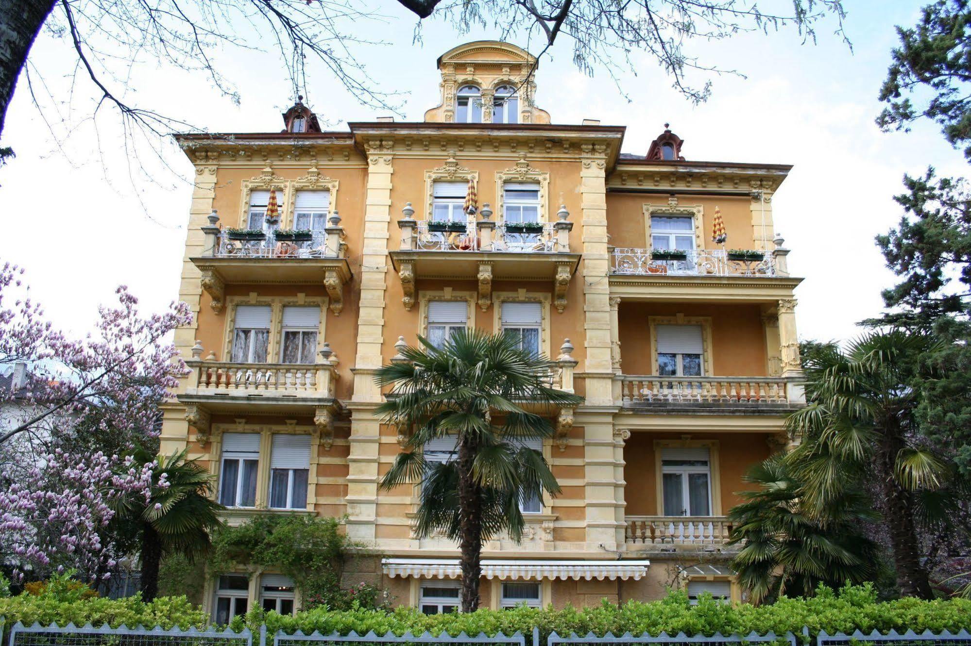 Hotel Villa Westend Мерано Экстерьер фото